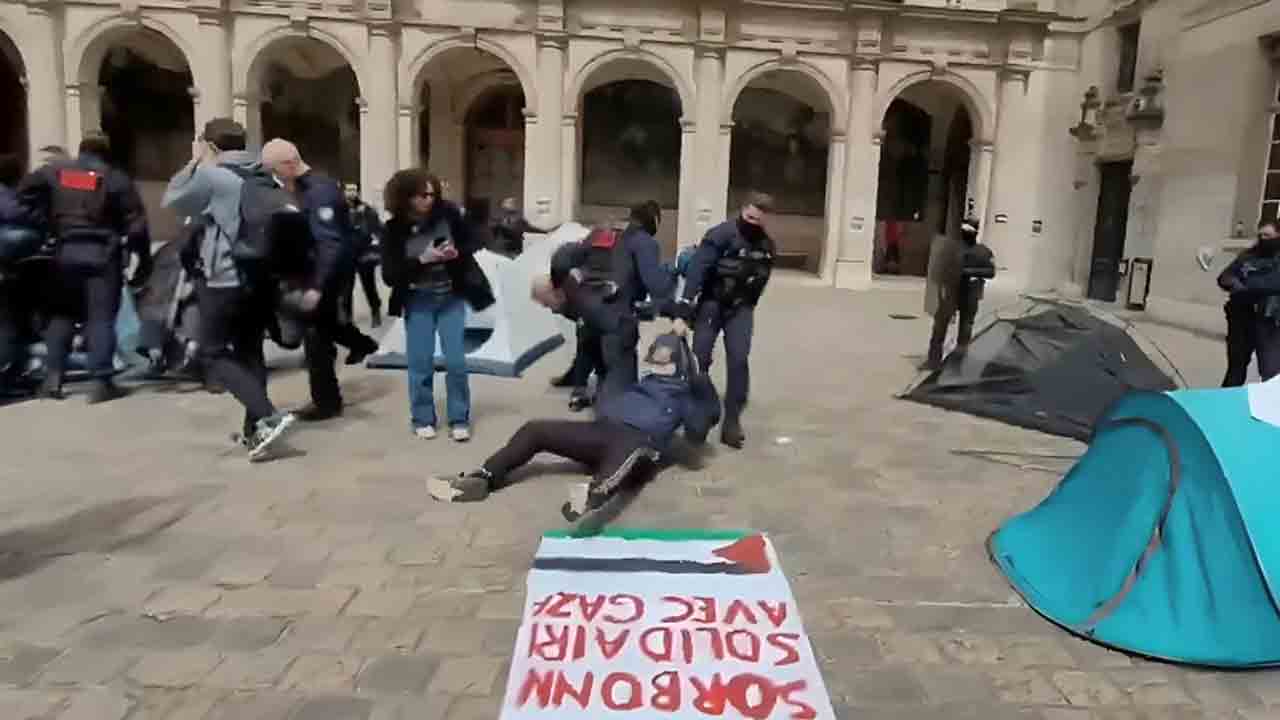 Palestina | ఫ్రాన్స్‌ వర్సిటీకి పాకిన పాలస్తీనా అనుకూల నిరసనలు.. టెంట్ల నుంచి విద్యార్థులను ఈడ్చిపాడేసిన పోలీసులు