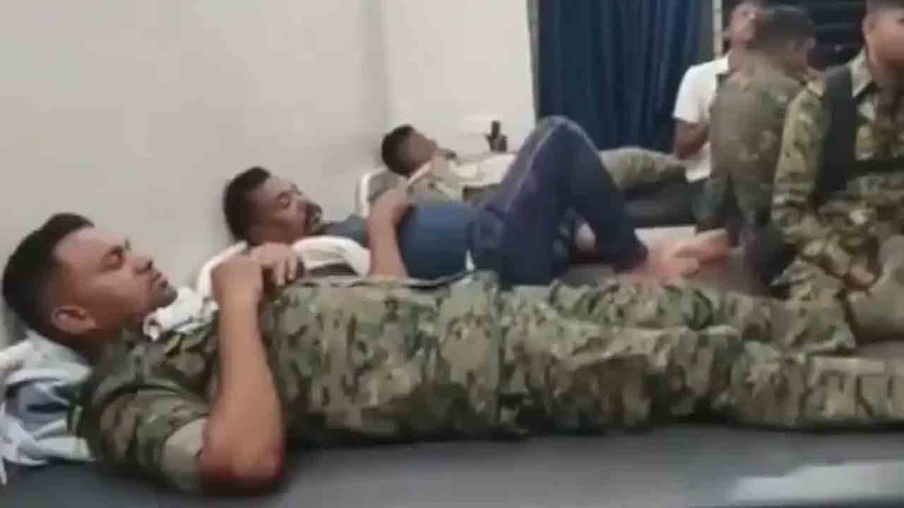 Soldiers | కారును ఢీ కొట్టిన జవాన్లతో వెళ్తున్న బస్సు.. ముగ్గురు మృతి