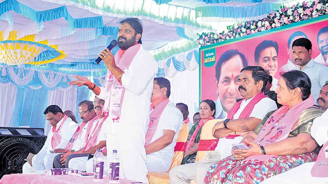 రుణమాఫీ వాయిదా బాధాకరం