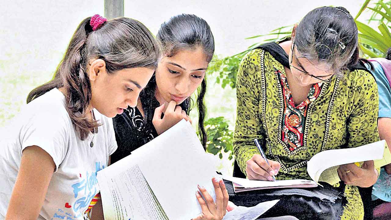 ప్రవేశ పరీక్షలకు వేళాయే