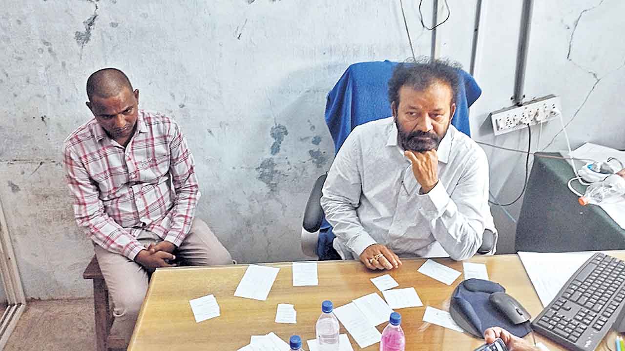 ఏసీబీకి చికిన ఇన్చార్జి సబ్రిజిస్ట్రార్