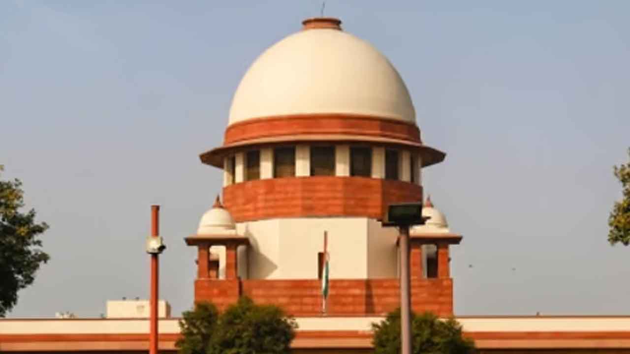 Bank Employees | వడ్డీ రహిత రుణాలపైనా పన్ను.. బ్యాంక్‌ ఉద్యోగులకు సుప్రీం షాక్‌