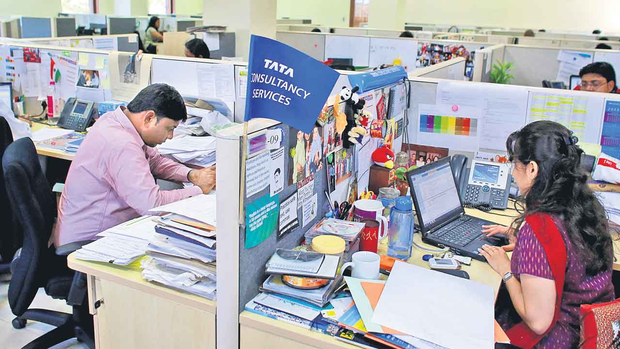 TCS | 19 ఏండ్లలో తొలిసారి.. టీసీఎస్‌లో తగ్గిన ఉద్యోగాలు