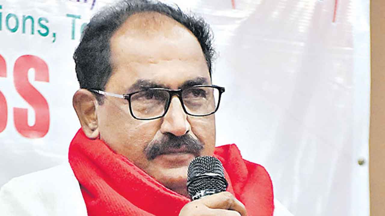 కవులు, మేధావులపై దాడి హేయం