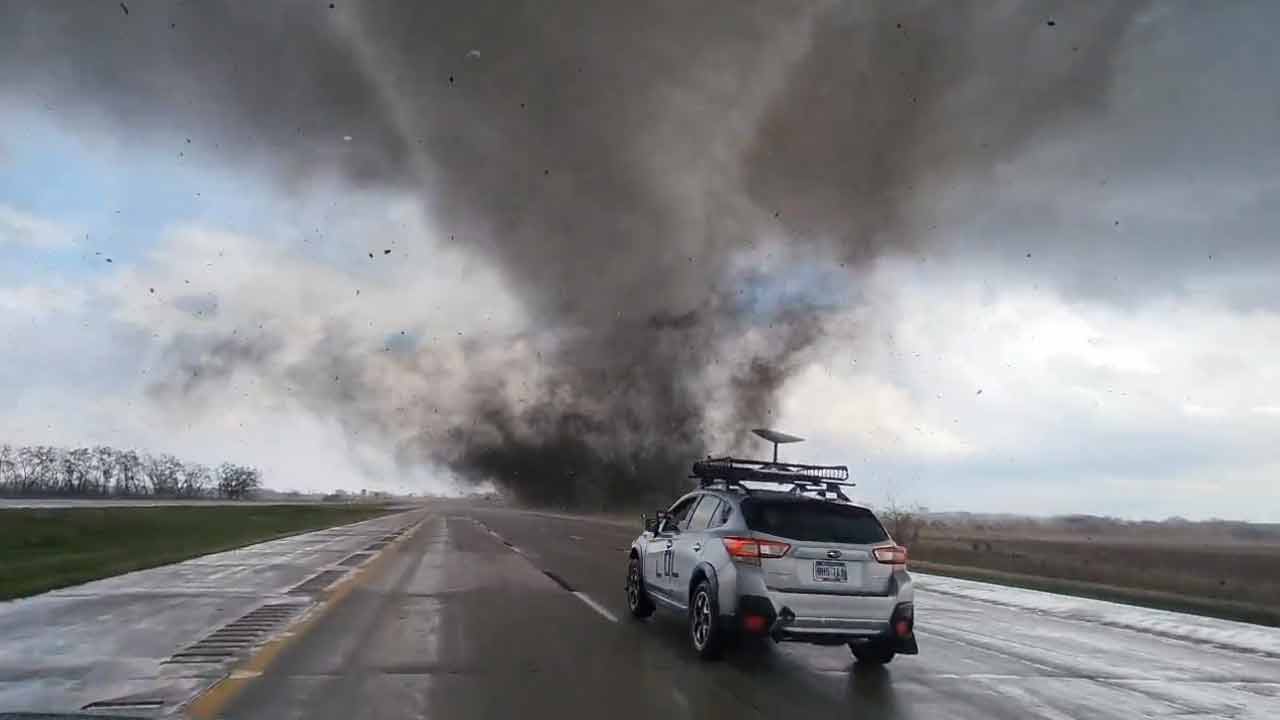 Tornadoes | అమెరికాలో టోర్నడోల బీభత్సం.. Video viral
