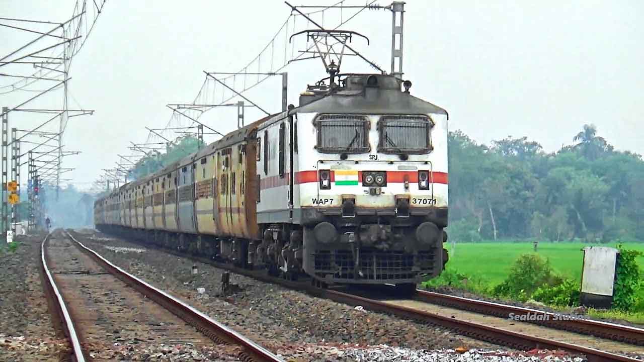 Train accident | దైవ దర్శనానికి వెళ్తుండగా.. రైలు ఢీ కొని వృద్ధుడు మృతి