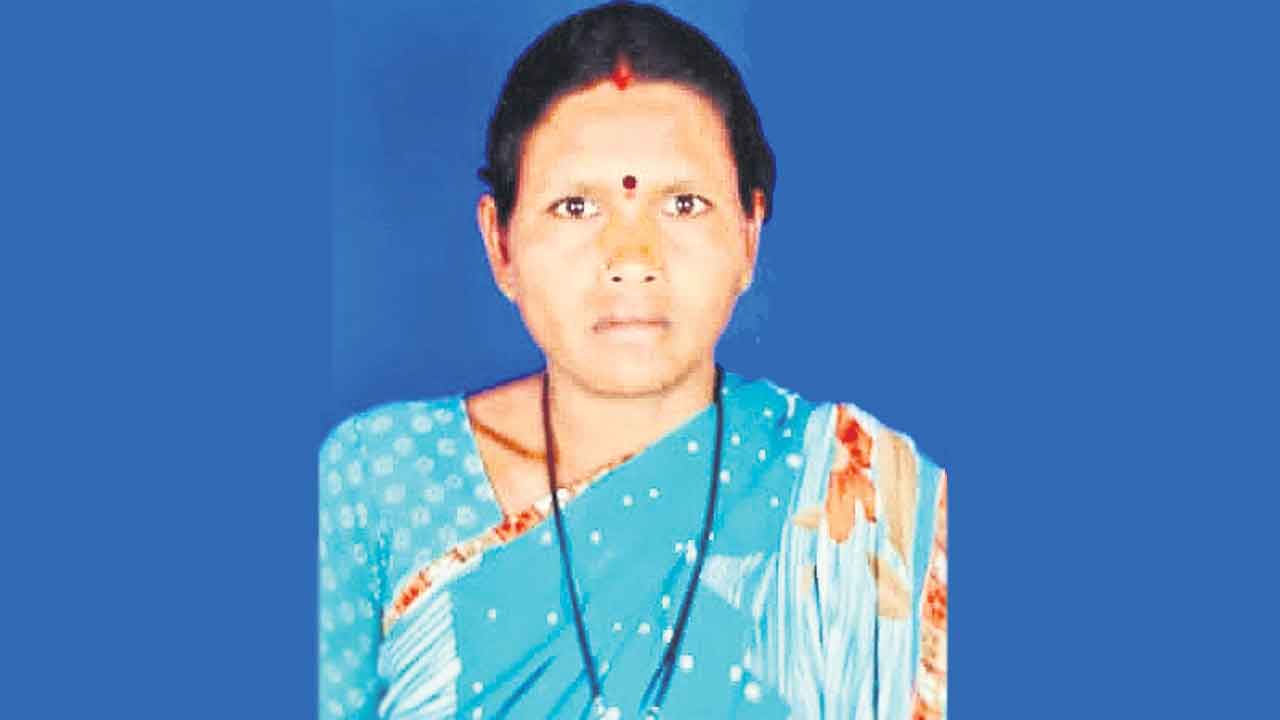 అన్నం ముద్ద లోపలికి వెళ్లకముందే..