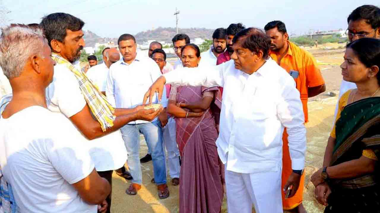 రుణమాఫీపై సీఎం ప్రకటన ఎన్నికల స్టంటే