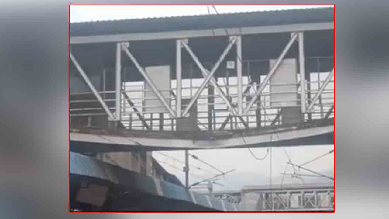 Visaka Station | విశాఖ రైల్వే స్టేషన్‌లో ప్రయాణికులకు తప్పిన ప్రమాదం