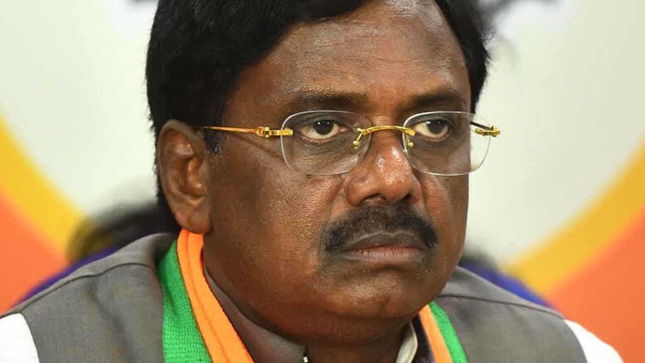 MLA Vivek | వివేక్ నీ బట్టలూడదీసి కొడతా.. చెన్నూర్ ఎమ్మెల్యేకు బీజేపీ ఆభ్యర్థి గొమాసె హెచ్చరిక