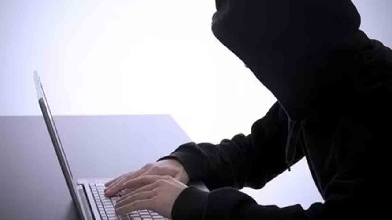 Woman Lawyer | కస్టమ్స్‌ అధికారుల పేరుతో మహిళా న్యాయవాదికి బెదిరింపులు.. రూ.10లక్షలు దోపిడీ