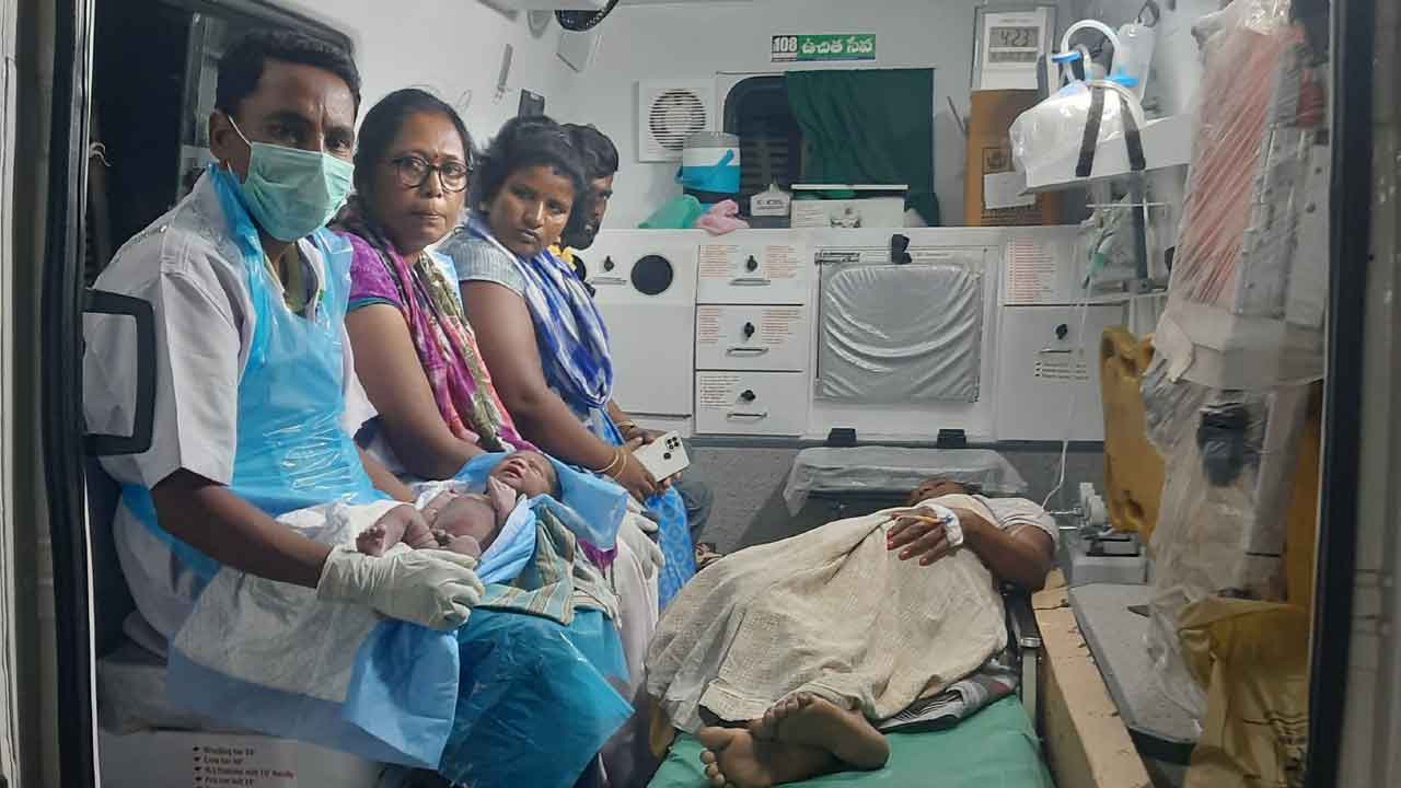 Peddapalli | 108 వాహనంలో ప్రసవం.. తల్లి, బిడ్డ క్షేమం