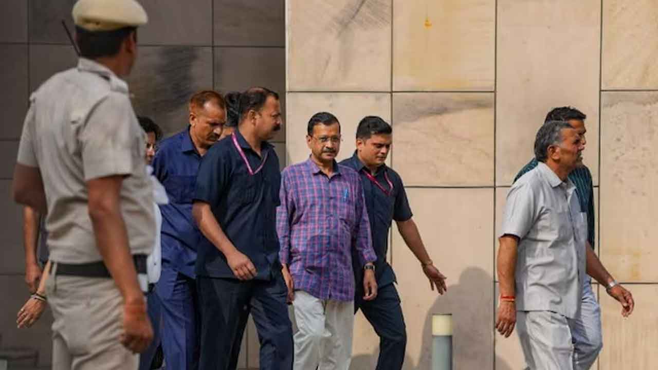 కేజ్రీవాల్‌ పిటిషన్‌పై రేపు విచారణ