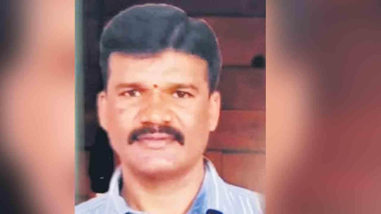 ఎస్సై వేషమేసి… మోసాలు