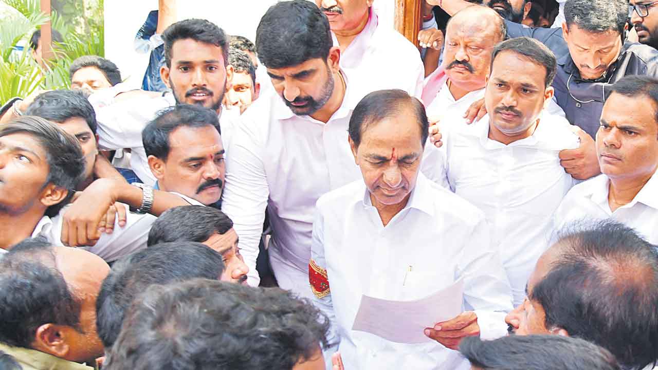 కేసీఆర్‌ సార్‌.. మా గురించీ కొట్లాడండి