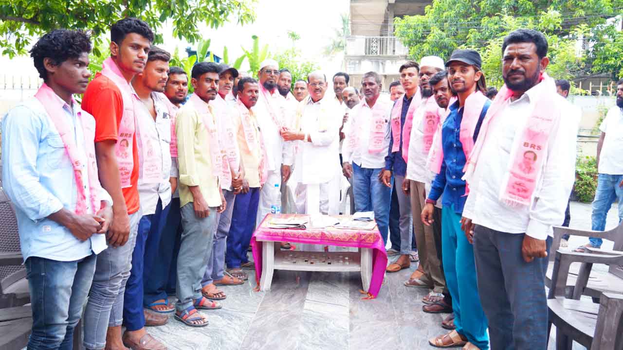 Bajireddy Govardhan | బాజిరెడ్డి గోవర్ధన్‌ సమక్షంలో బీఆర్‌ఎస్‌లో చేరికలు