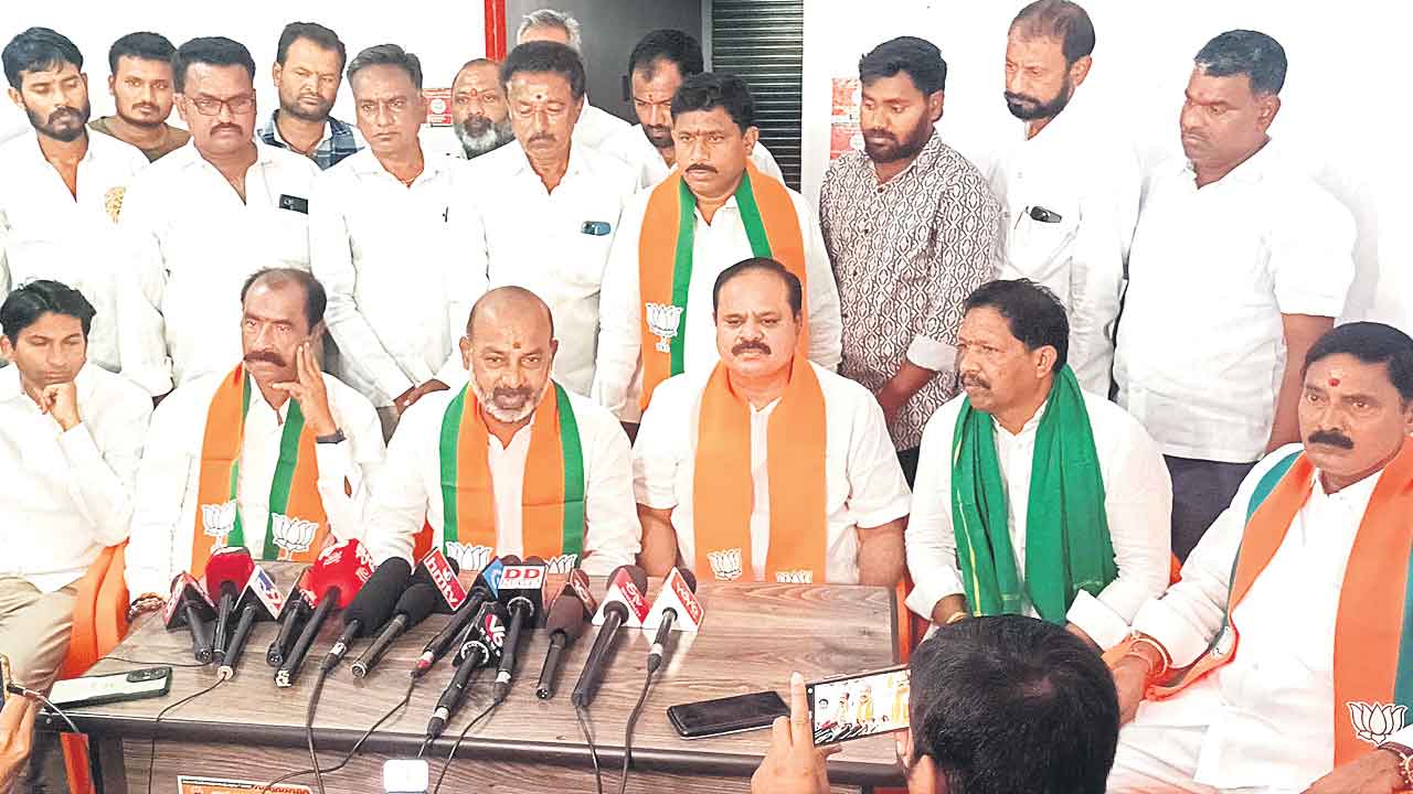 Bandi Sanjay | పొన్నం గాంధీభవన్‌ వద్ద దీక్ష చెయ్‌: బండి సంజయ్‌