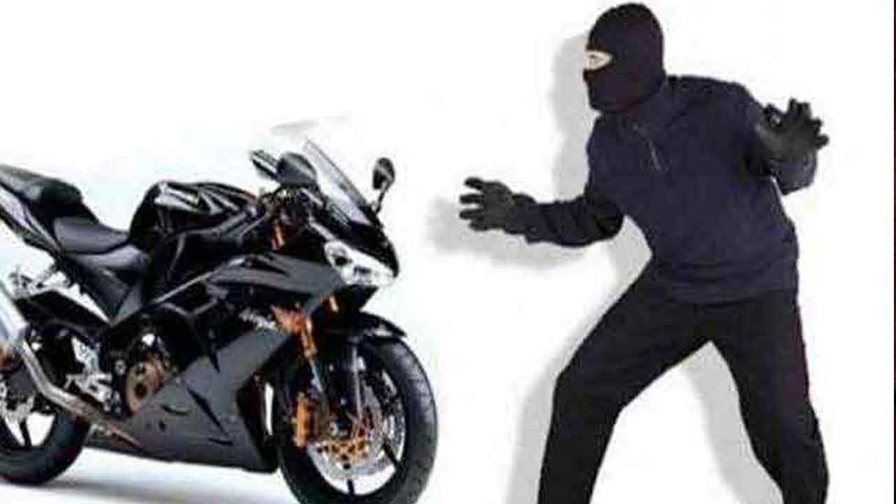 Stealing bikes | బైకులు చోరీ చేసి ఇన్‌స్టాగ్రామ్‌లో పోస్టులు.. ఇద్దరు అరెస్ట్‌