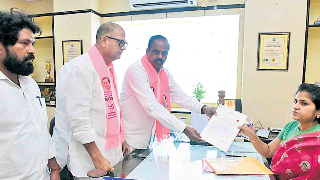 జహీరాబాద్‌ పార్లమెంట్‌కు 27 నామినేషన్లు