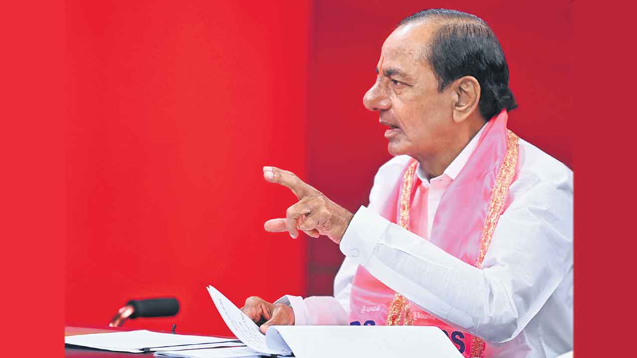 KCR | ఎన్నికల తర్వాత ఏమైనా జరగొచ్చు.. కాంగ్రెస్‌ సర్కారును బీజేపీ బతుకనివ్వదు : కేసీఆర్‌