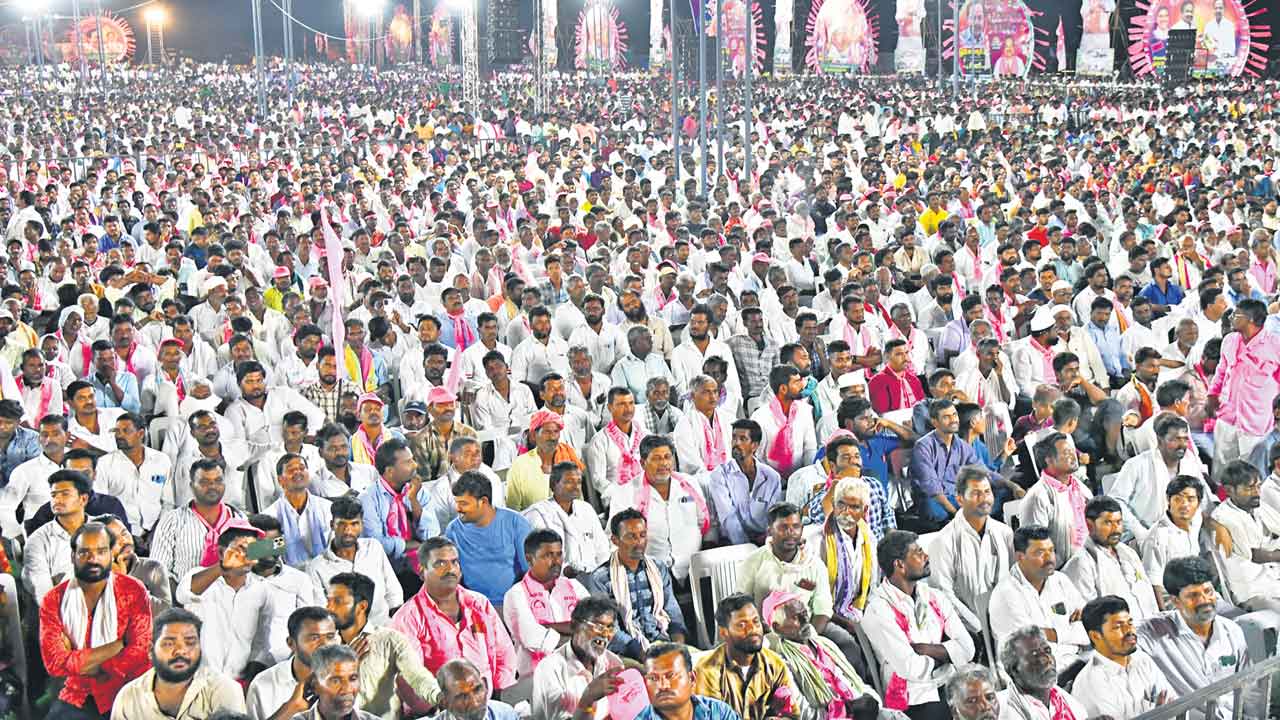 జనసంద్రంగా మారిన సుల్తాన్‌పూర్‌