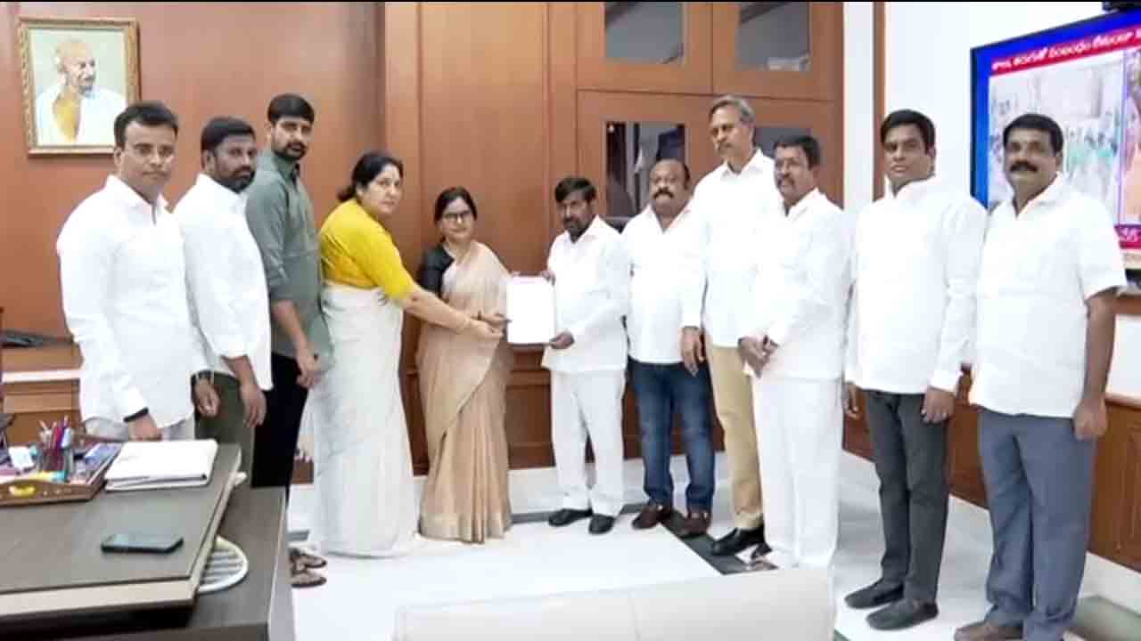 BRS Party | సీఎస్ శాంతి కుమారికి బీఆర్ఎస్ ఎమ్మెల్యేల విన‌తిప‌త్రం