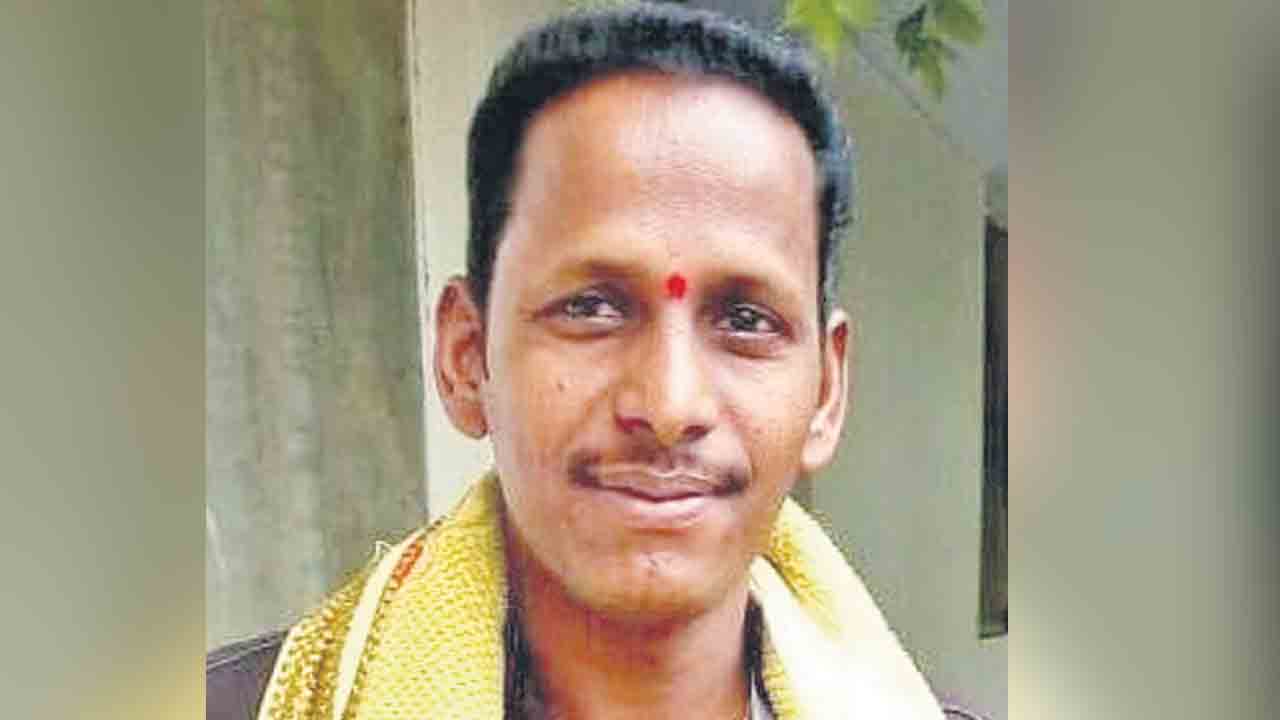 చికెన్ సెంటర్ యజమాని దారుణ హత్య