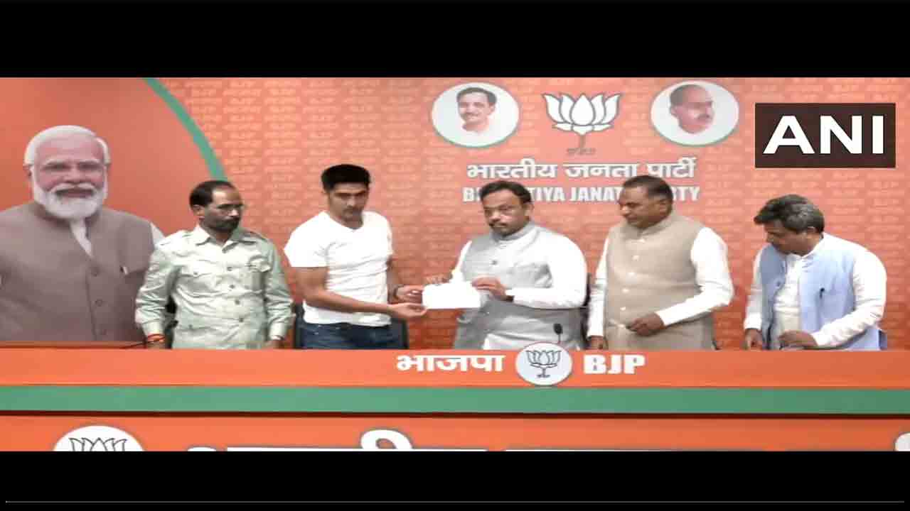 Loksabha Elections 2024 | కాంగ్రెస్‌కు భారీ షాక్ : హ‌స్తం పార్టీని వీడి బీజేపీలో చేరిన బాక్స‌ర్ విజేంద‌ర్ సింగ్‌