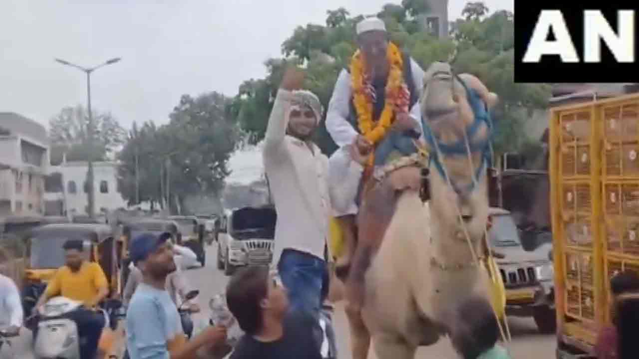 Lok Sabha Nominations: ఒంటెపై వెళ్లి నామినేష‌న్ వేసిన స్వ‌తంత్య్ర అభ్య‌ర్థి.. వీడియో