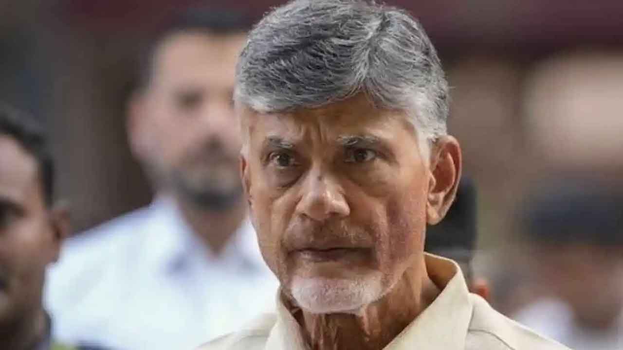 చంద్రబాబుకు ఎన్నికల సంఘం నోటీసులు