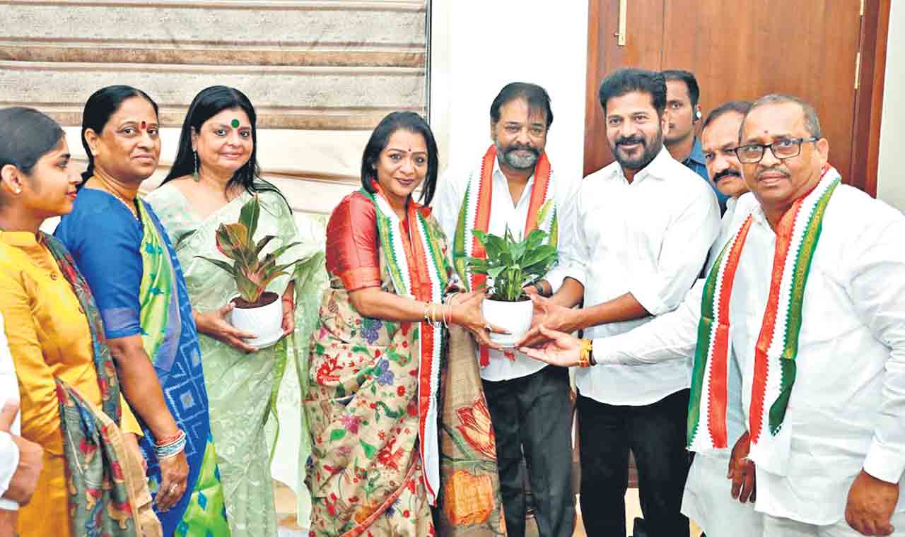 Telangana | రాష్ట్రంలో ఫిరాయింపుల రాజకీయం.. వాళ్లకు అధికారమే పరమావధి