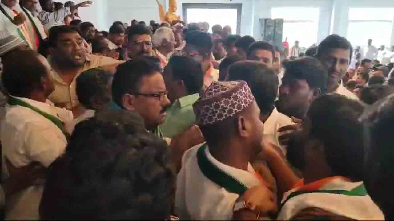 Kadiyam Srihari | ఘన్‌పూర్‌లో రెండుగా చీలిన నేతలు.. కడియం ముందే కాంగ్రెస్‌ కార్యకర్తల కొట్లాట