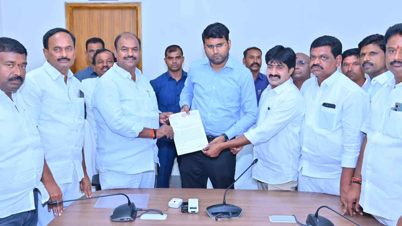 Jogulamba Gadwala | పంట నష్ట పరిహారం చెల్లించి రైతులను ఆదుకోవాలి