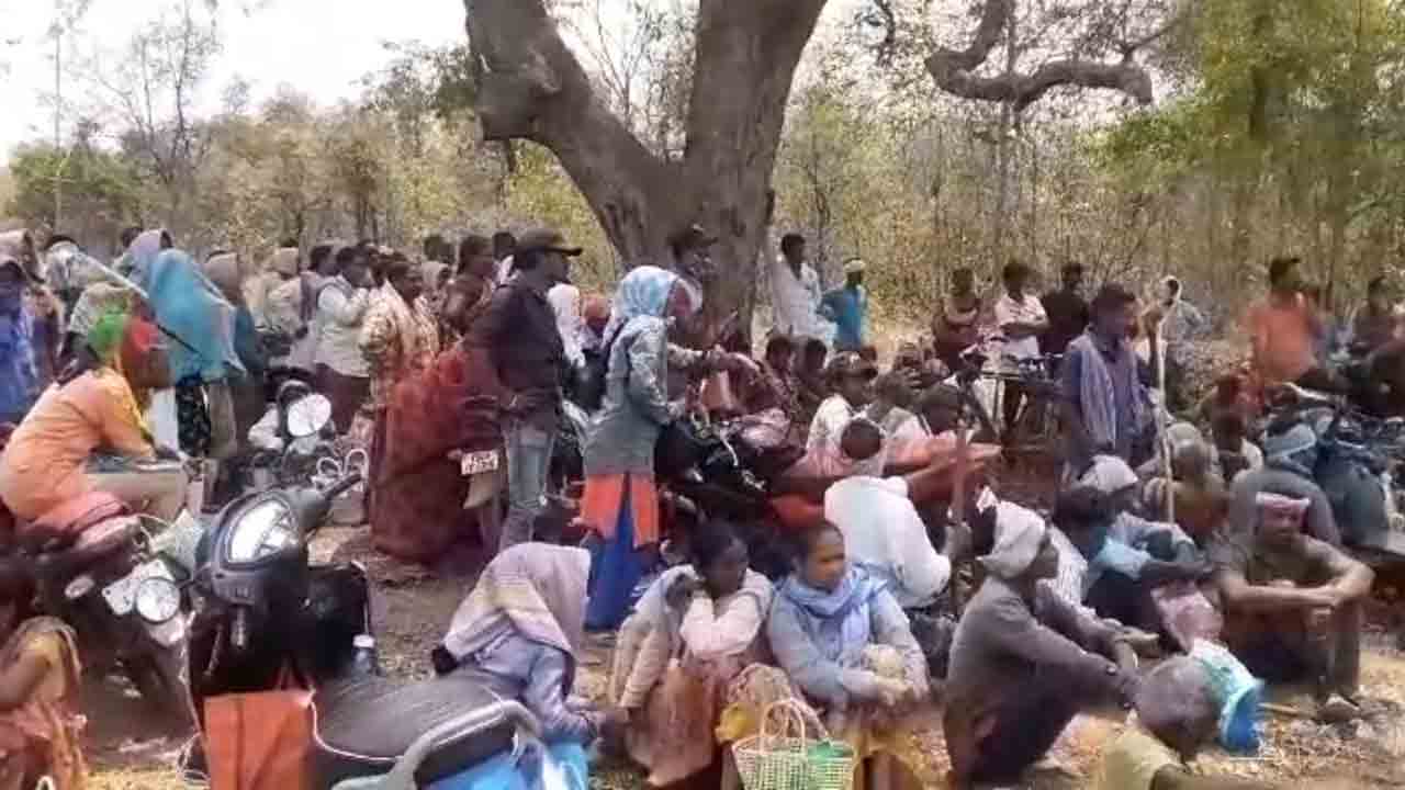 పోడు భూములపై గిరిజనుల మధ్య వాగ్వాదం