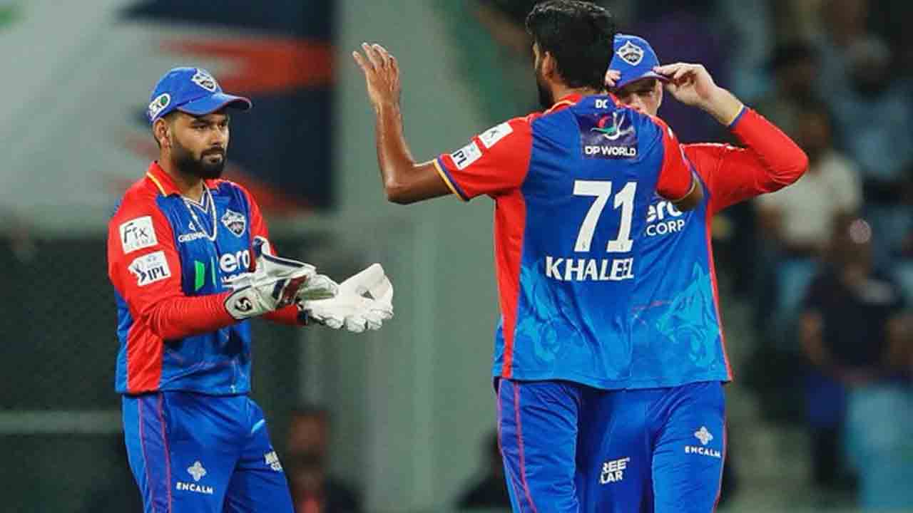 LSG vs DC | ఖ‌లీల్ అహ్మ‌ద్ ధాటికి ల‌క్నో విల‌విల‌.. పడిక్క‌ల్, డికాక్ ఔట్