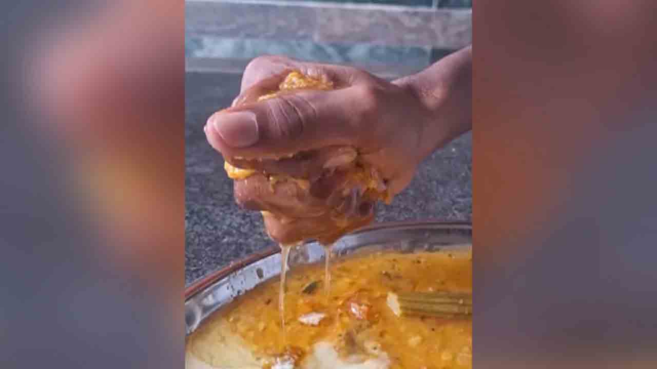 Viral Video | కొలెస్ట్రాల్ వ‌డ : హాస్ట‌ల్ వ‌డ అంటే ఈ మాత్రం ఆయిల్ ఉండాల‌..!