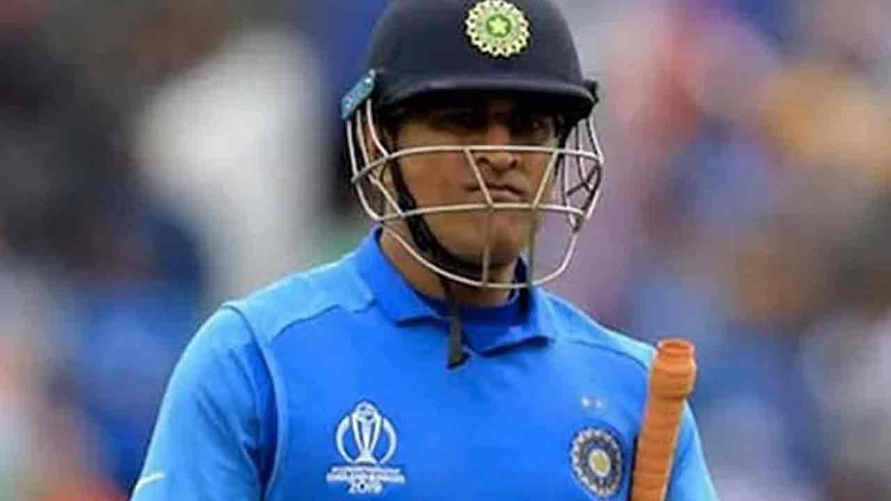 Dhoni: ధోనీ బిజినెస్ పార్ట్న‌ర్ దివాక‌ర్‌ అరెస్టు