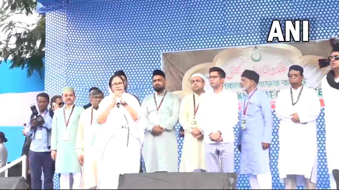 Mamata Banerjee: ఎన్నికల వేళ అల్లర్లు చేసేందుకు కొందరు వస్తారు: సీఎం మమతా బెనర్జీ