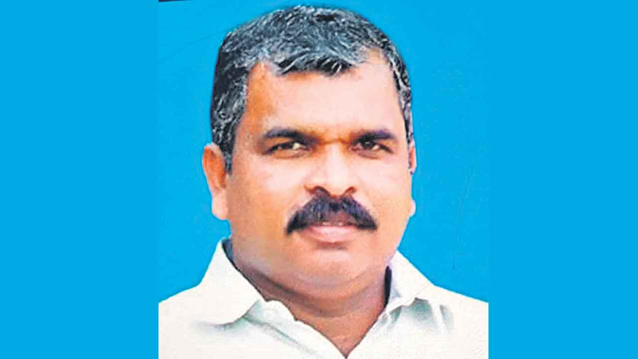 Medak | కండ్ల ముందే పంటెండుతున్నది.. నా గోస ఎవరికి చెప్పుకోవాలి.. ఉపాధి హామీ ఏపీవో ఆవేదన