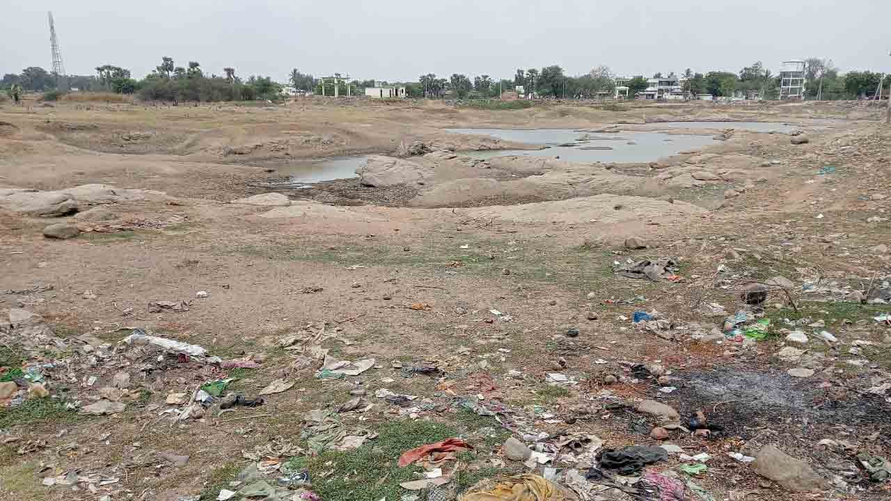 చెరువులన్నీ ఖాళీ