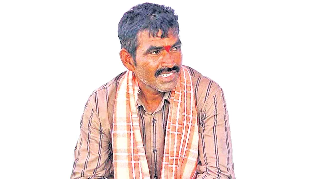 అప్పులు తీర్చేమార్గం లేక..