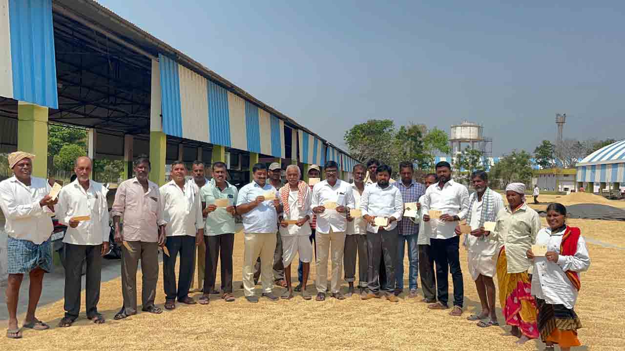 Telangana | కాంగ్రెస్ పార్టీ 100 రోజుల వైఫల్యాలపై పోస్టు కార్డు ఉద్యమం.. సీఎంకు లేఖలు రాసిన సిద్దిపేట రైతులు