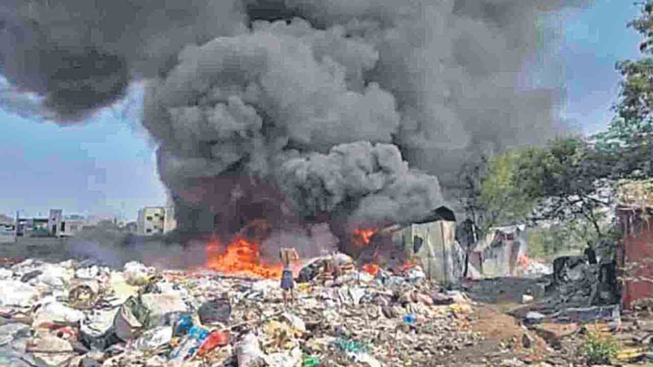 ప్లాస్టిక్‌ గోదాంలో భారీ అగ్ని ప్రమాదం