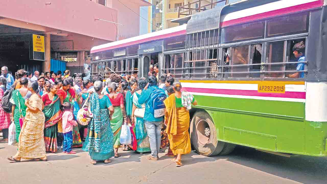 TSRTC | లోక్‌స‌భ ఎన్నిక‌లు.. ప్ర‌త్యేక బ‌స్సులు న‌డ‌ప‌నున్న టీఎస్ఆర్టీసీ