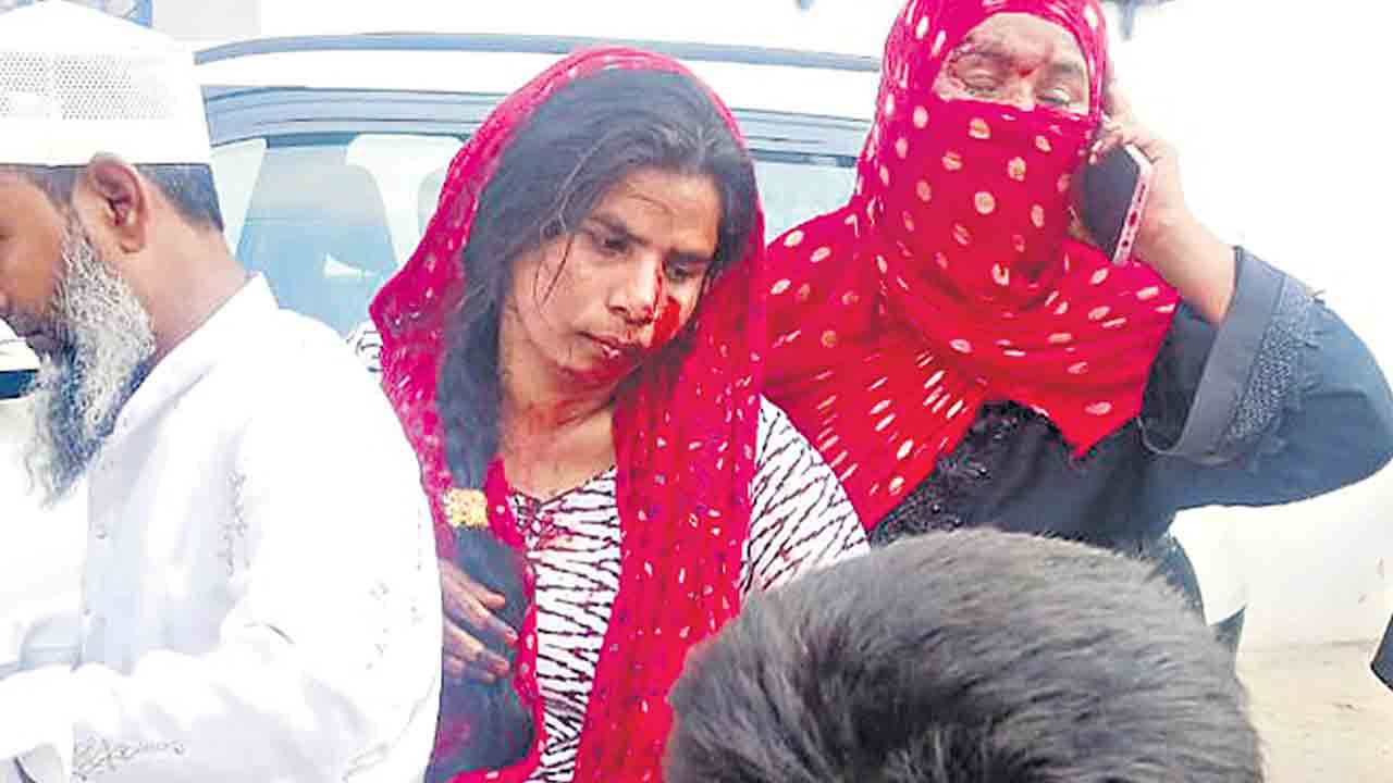 గర్భిణిపై హోమ్‌గార్డు దాడి