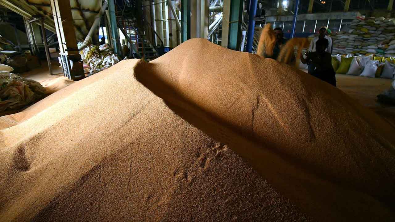 300 కోట్ల విలువైన ధాన్యం గాయబ్‌!