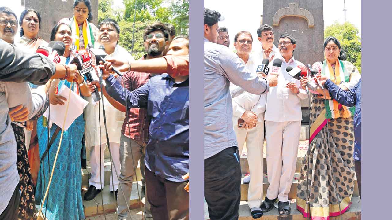 Congress | అమరవీరులకు కాంగ్రెస్‌ అవమానం.. చెప్పులేసుకొని అమరుల స్థూపంపై స్పీచ్‌లు