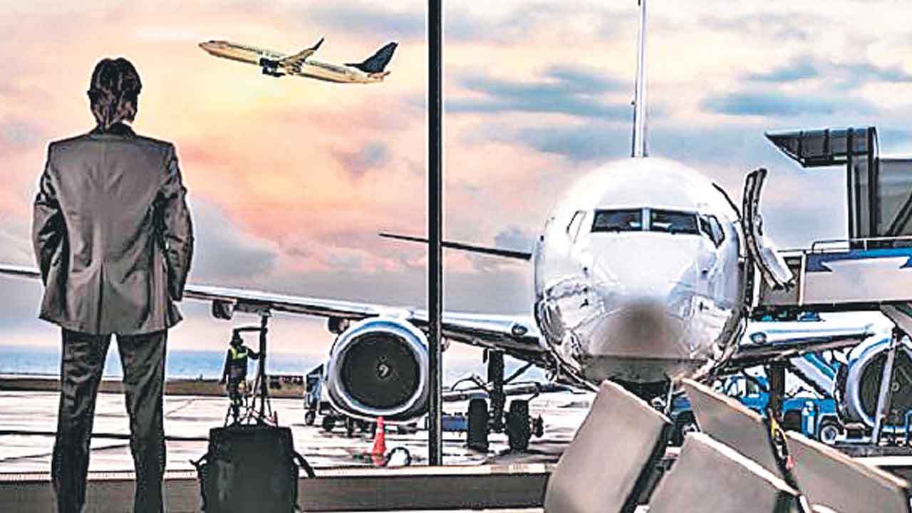 Air Passengers | 15 కోట్లకు దేశీయ విమాన ప్రయాణికులు: ఇక్రా