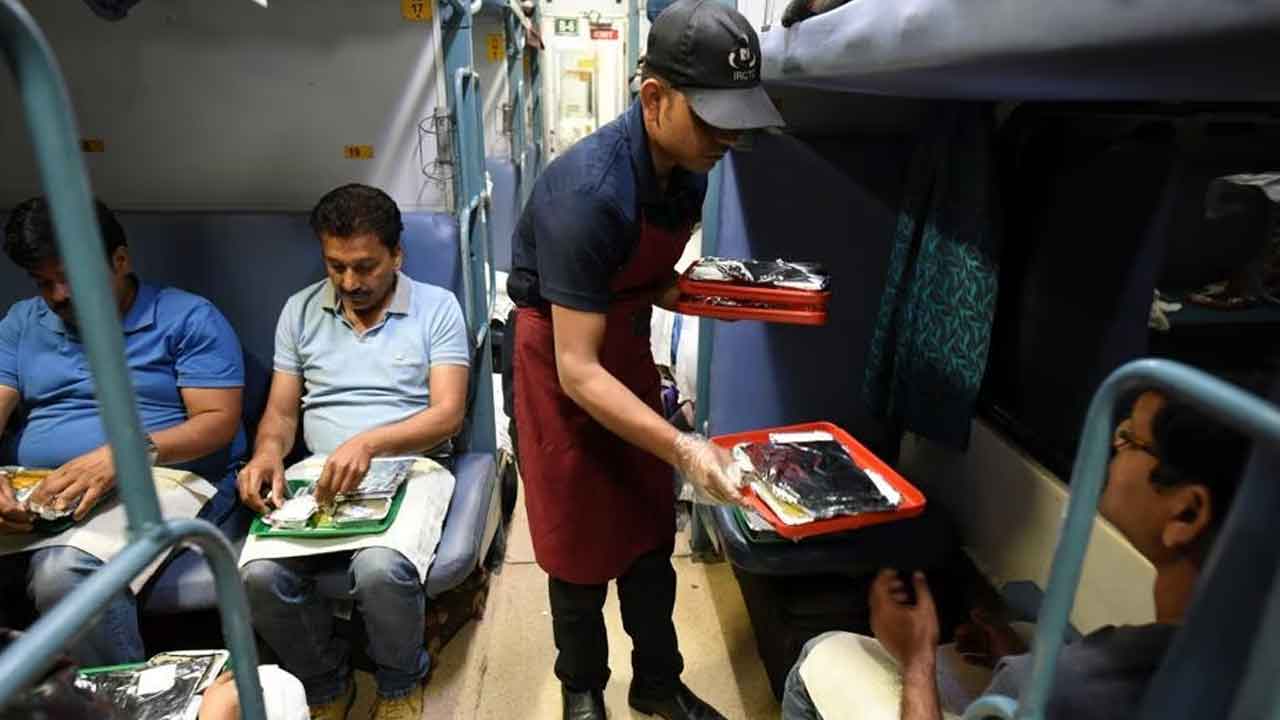 రైల్వే స్టేషన్‌లో రూ.20 మీల్స్‌