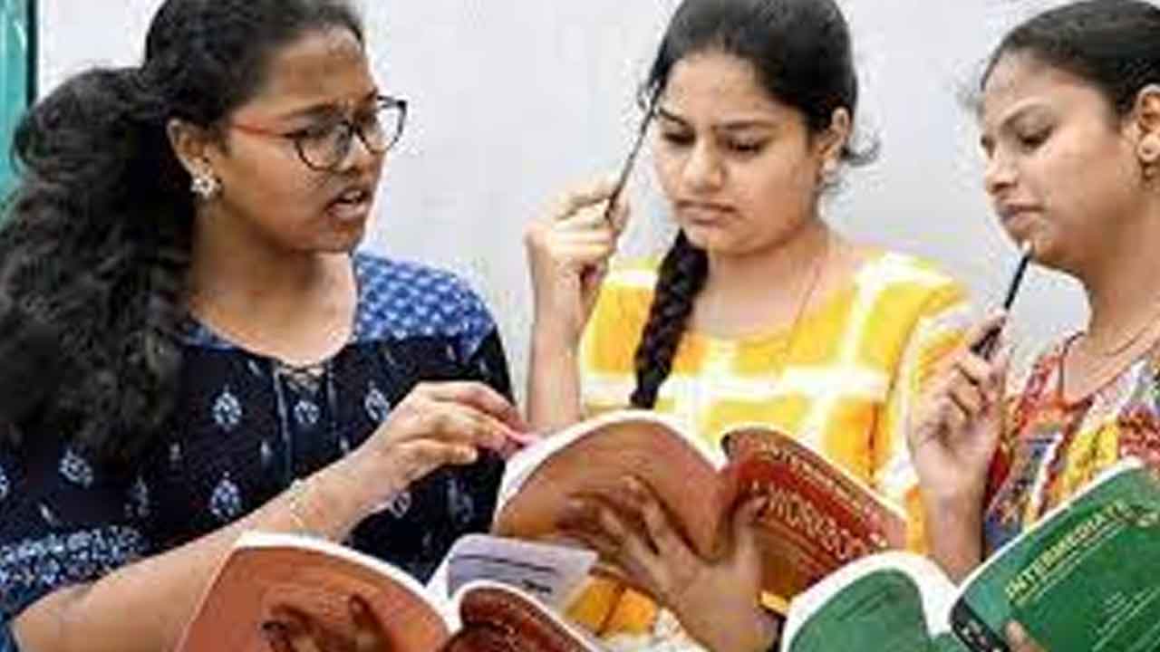 మైనార్టీ గురుకులాల్లో 89% ఉత్తీర్ణత